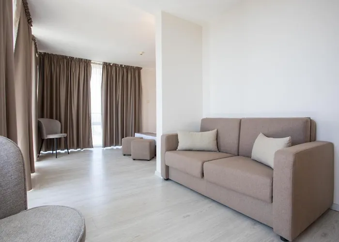 Coop - 2* Китен