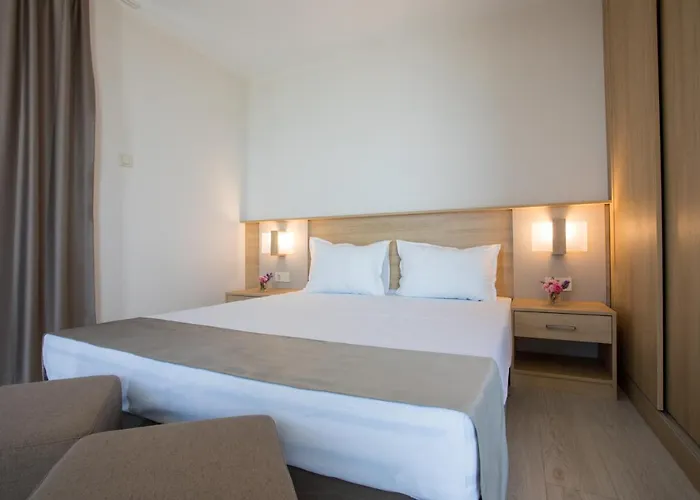 Coop - 2* Китен